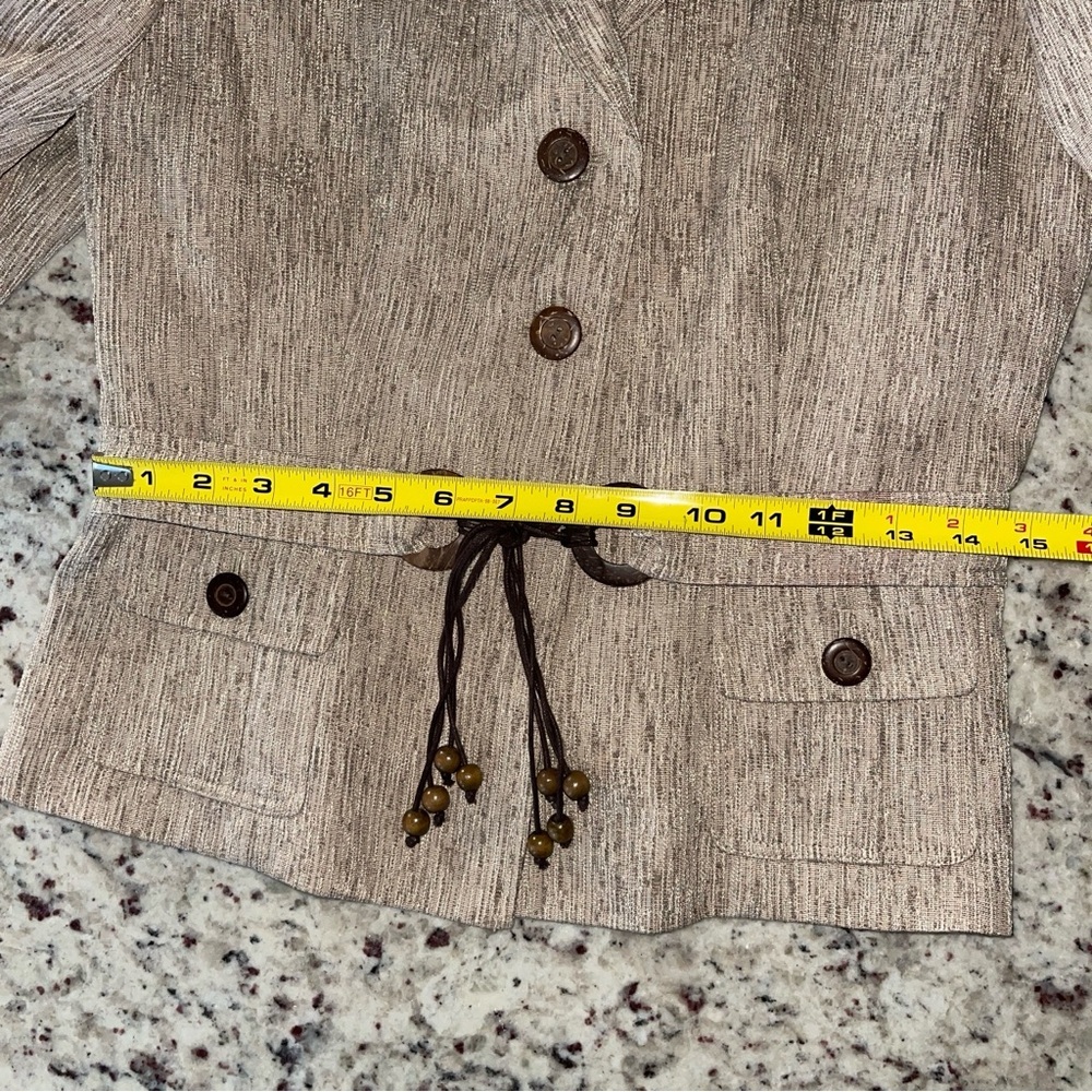 Tahari Arthur S Levine Size 6 Beige Tan Textured Belted Button Front Blazer EUC - Picture 9 of 12